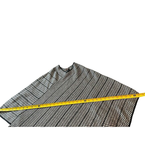 Eyefull Black Gray Striped Houndstooth Pullover Knit Tassled Cape Poncho NWT S/M - Picture 9 of 12